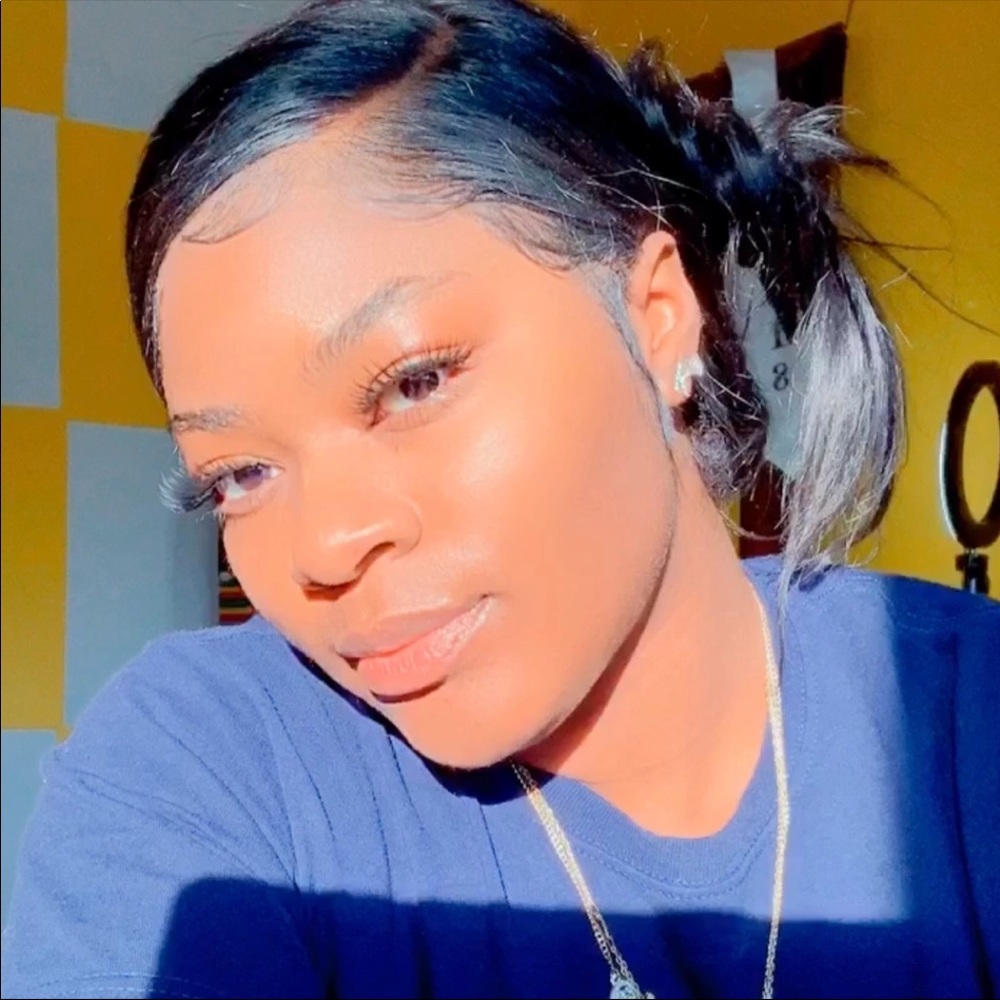 Meet your Posher, Kayla